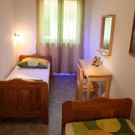 Luxe Retreat With Boat Mooring Daire Srima