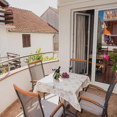 Luxe Retreat With Boat Mooring Srima