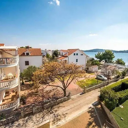 Daire Luxe Retreat With Boat Mooring